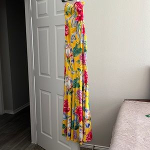 Absolutely beautiful, floor length, floral strapless gown, size M